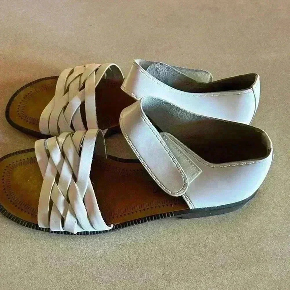 Romano Genuine Leather Sandal, size 7.5 Made in Brazil - Picture 3 of 6